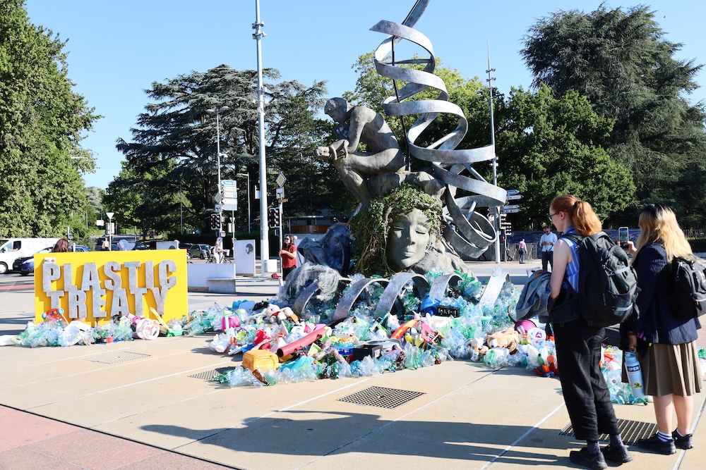 The Thinker’s Burden sculpture by artist Benjamin Von Wong, displayed outside the Palais des Nations for the duration of the plastics treaty negotiations.