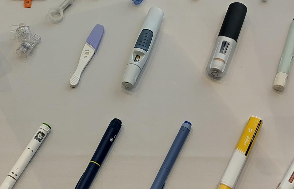 A range of autoinjector types: reusable, smart and single use.